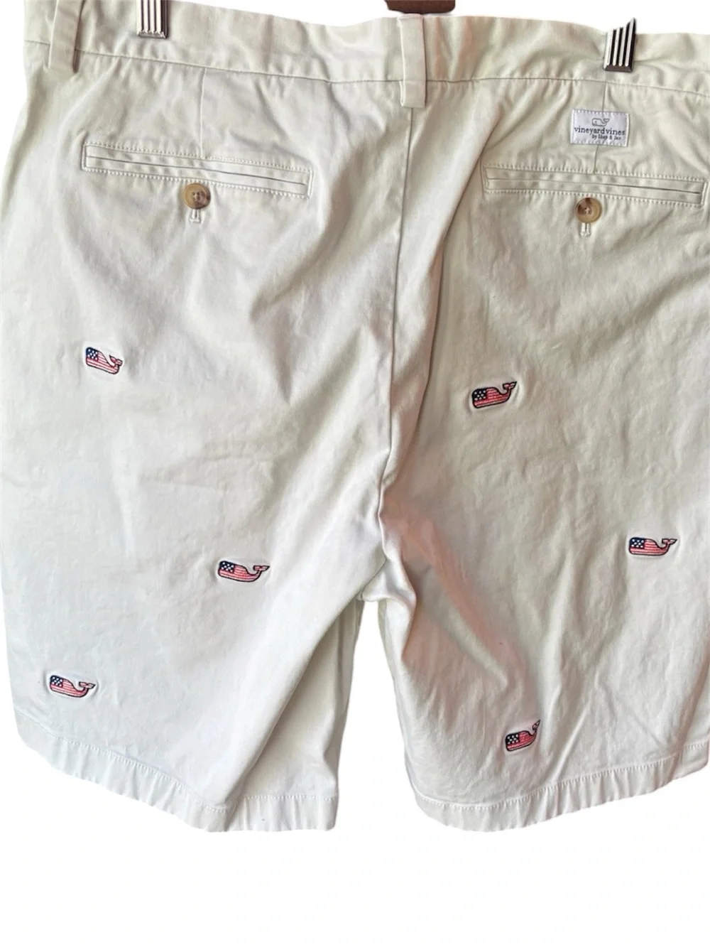 Vineyard Vines Men’s 36 Flag Whale Embroidered Breaker Shorts Khaki 9”